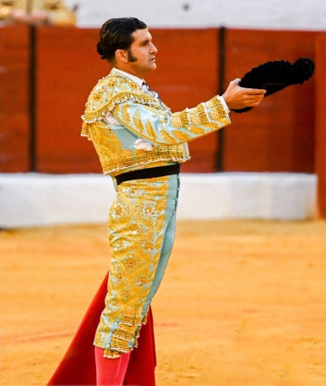 Dos ovaciones para Morante en Villanueva del Arzobispo en una tarde de auténtica torería y toros de poca fuerza.