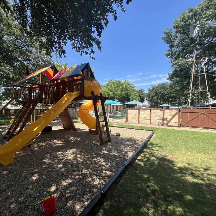 Escape to charming Gruene Cottages in the heart of New Braunfels! Stay within walking distance of live music, boutique shopping and the scenic Guadalupe River in Gruene Historic District. #VisitNBTX #GrueneTexas
📍 Book your stay: gruenecottages.com