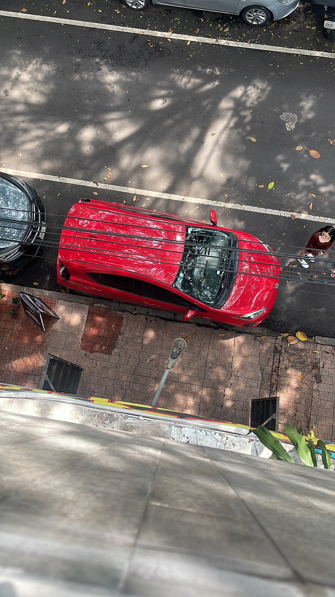 TBP_mx's tweet photo. @SSC_CDMX cuando van a venir a retirar este vehículo q lleva mas de una hr bloqueando la entrada de un edificio dnd vivimos varias familias @AlcaldiaMHmx @mauriciotabe https://t.co/zhczq0zrAX