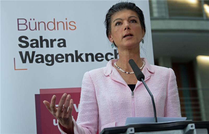 "Los valores comunitarios tradicionales no son retrógrados ni están anticuados, sino que son la base indispensable de una política orientada hacia una mayor igualdad social y una corrección de los resultados del mercado."  

Sahra Wagenknecht