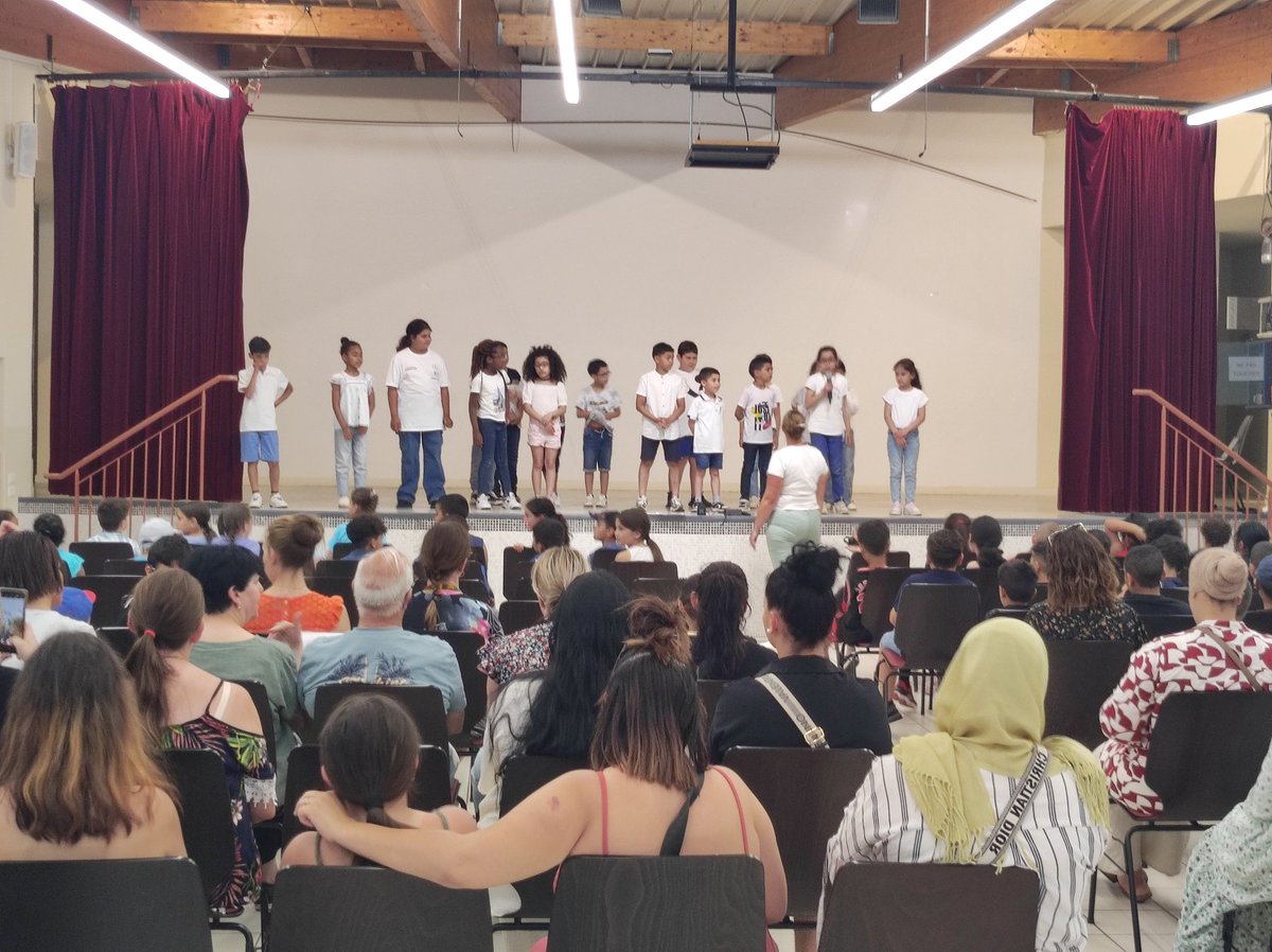 Et demain ?🌟Dps 2019, les actions se multiplient.
📌 Obj: innover tjs + pr accompagner chq enfant de la pte enfance au lycée▶️ Behren territoire engagé pour sa jeunesse 
#CitéÉducative
<a href="/CelinePlontz_M/">Céline Plontz-Margherita</a>
<a href="/FredGuyot3007/">Fred Guyot</a> <a href="/LudovicReiss/">Reiss Ludovic</a>  <a href="/KratzMagali/">Magali Kratz</a> <a href="/Dsden57/">DSDEN de la Moselle</a> <a href="/cabbeke/">mickael cabbeke</a> <a href="/pf_mourier/">PF MOURIER</a>