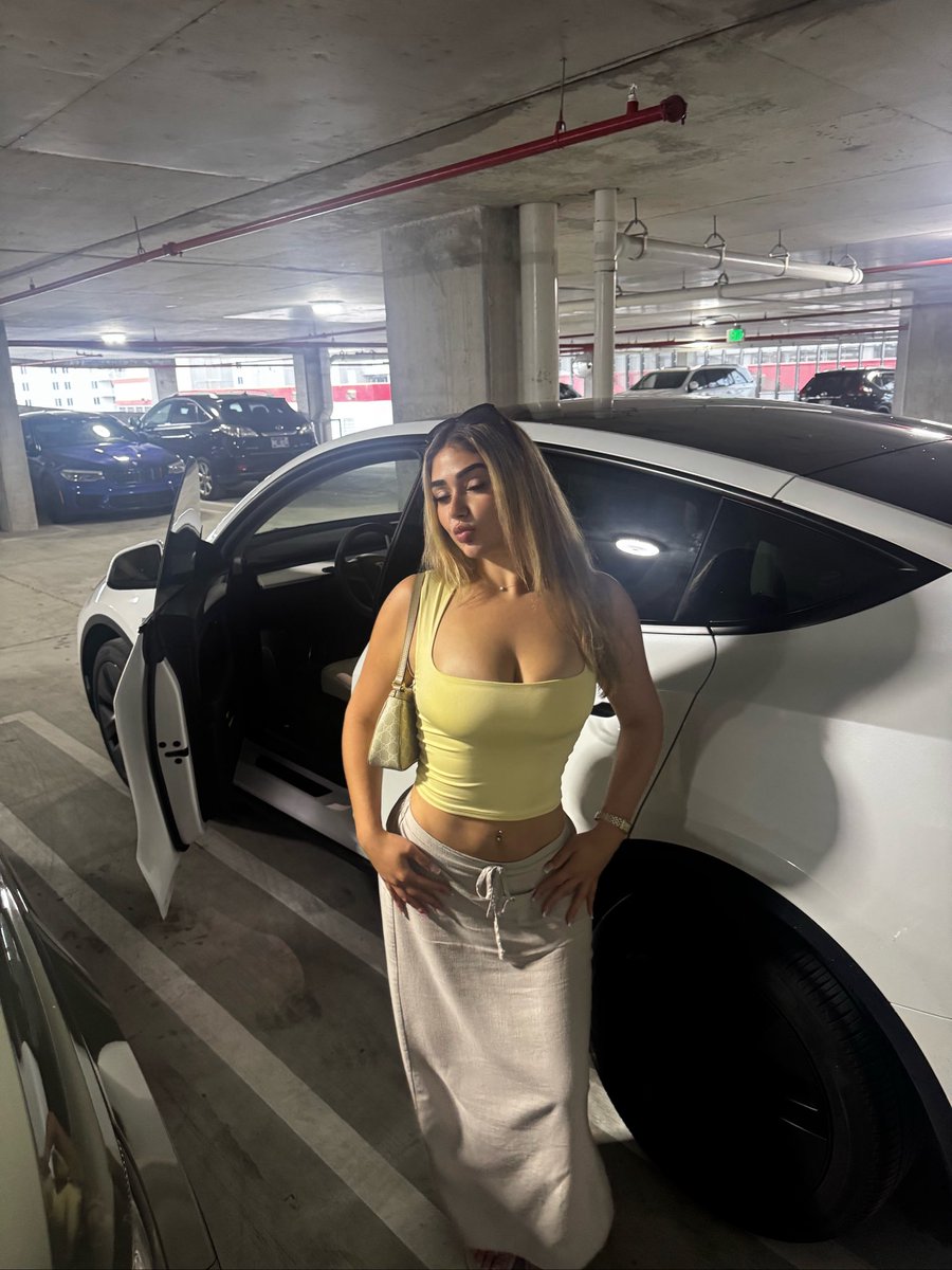GODMADII's tweet photo. Being down bad for a rich latina brat is the highest you’ll ever go in life 💛 https://t.co/4qHlNoF9sL