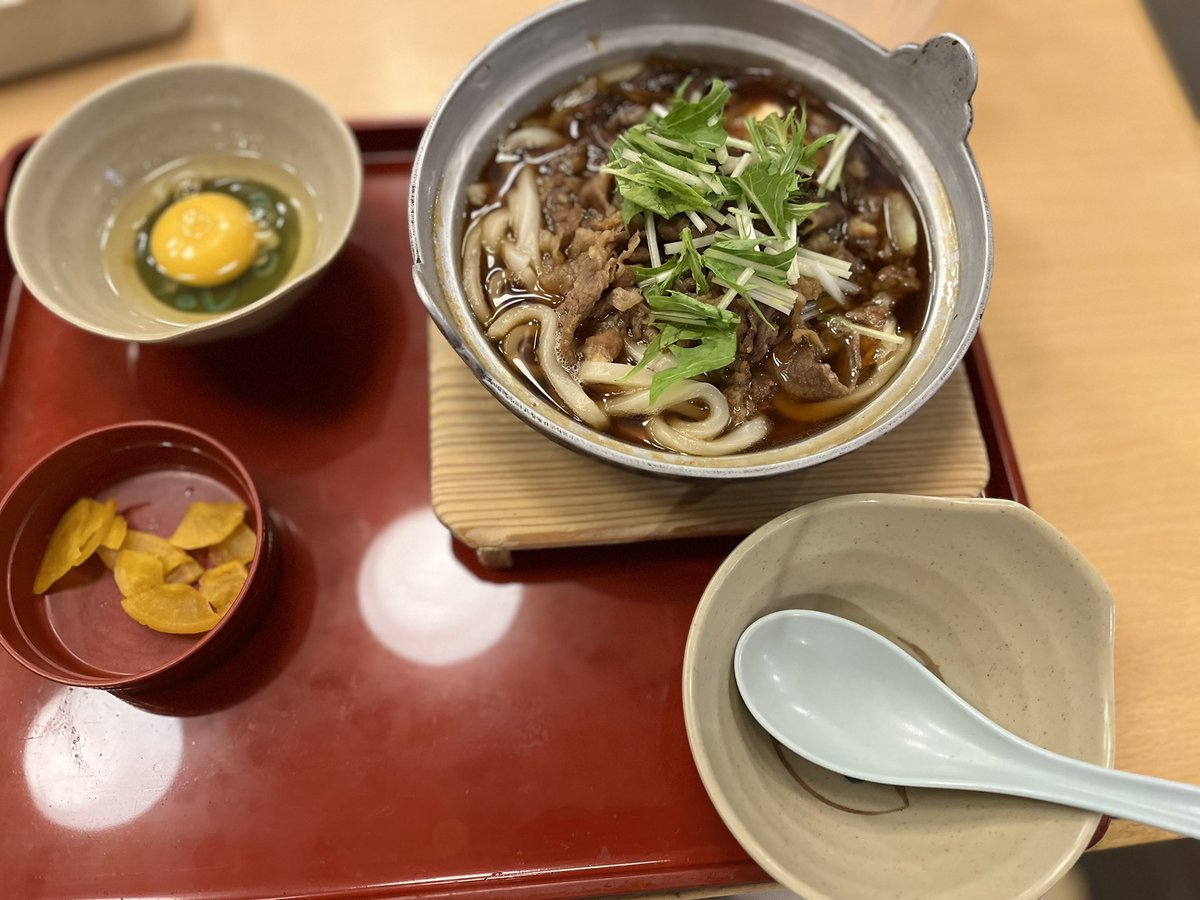 昨日の晩御飯はジョイフルですき焼きを
いただきました