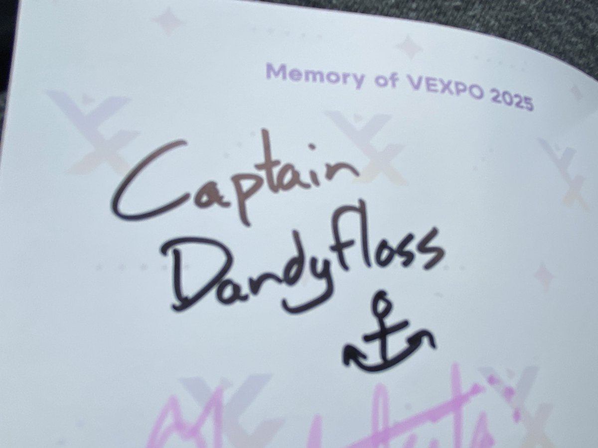 Nyahoy!! What an absolute delight it was to meet you this weekend <a href="/Dandyfloss_/">Captain Dandyfloss 🌊🏴‍☠️</a> you were incredibly humble and very kind, and thank you for letting me wear your signature hat and signing my VExpo passport! Safe to say, it’s a Pirates life for me 💙 🏴‍☠️ #VeXpo2025