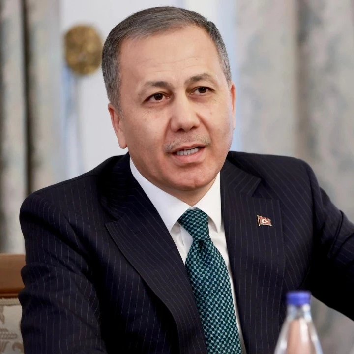 Ali Yerlikaya: 

"Sokakların provoke edilmesine asla müsaade etmeyeceğiz"

nefes.com.tr/ali-yerlikaya-…