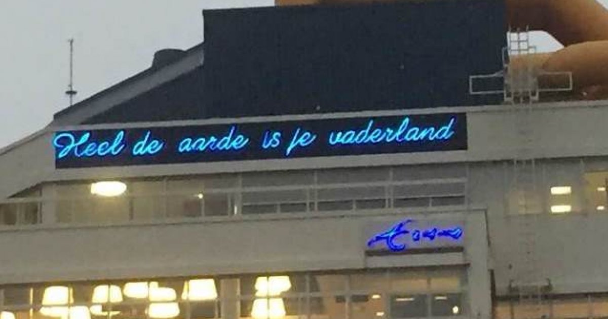 Hollandalı filozof Erasmus'un Rotterdam'da bir binanın üzerinde bulunan sözü: "Tüm dünya senin vatanındır".