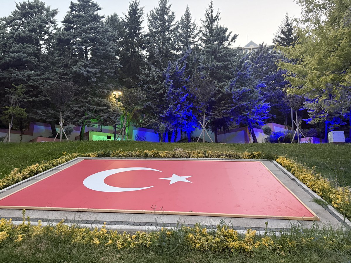 Konya’daki tek pozitif şey tribünlerin hep bir ağızdan yaptığı müthiş tezahürat … 
- Terörist Mecliste Konuşma mı yapar ? 
O….pu  çocuğu Abdullah Öcalan…