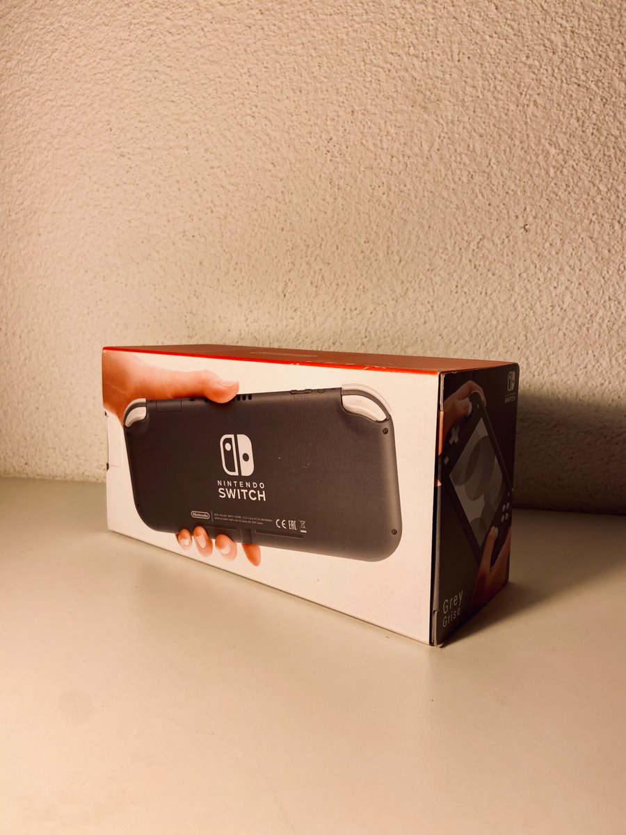 Hey guys, I‘m selling a Nintendo Switch Lite (Switzerland only!)

This is a brand new console btw!

The grey version currently costs way more than the other variants on digitec.ch (389 CHF) 🥶

Will sell it for 180 CHF tho! DM if interested 🥳