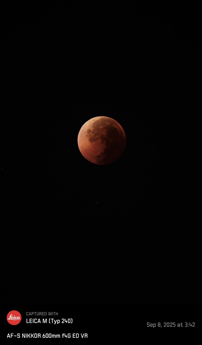 Leicaで写す皆既月食。

#皆既月食