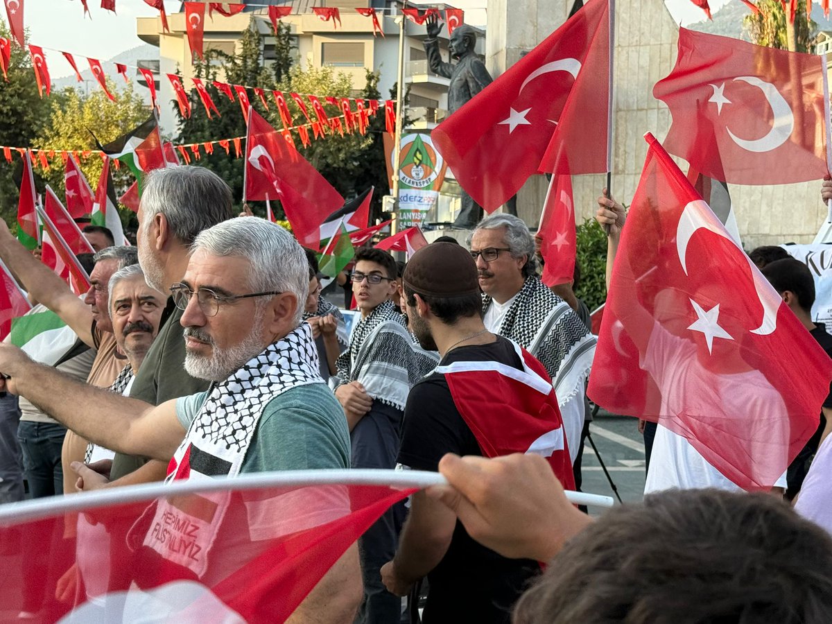 sebilayder's tweet photo. Alanyada STKlarla birlikte Sumud  filosuna canlı bağlantı kurup basın açıklaması yaptık.#SumudForGaza  #Aldap #sebilay #idh #gdh #iyilikdernegi #ADAP #alanya https://t.co/HUgnkoItLZ