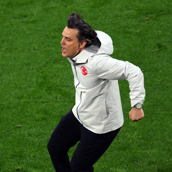 Orospu çocuğu yüzüne tükürmeyelim diye gavur amı gibi bizi siktikleri maçta yağmurluk giydi üstümüze boşalmasınlar diye #montella #Spain