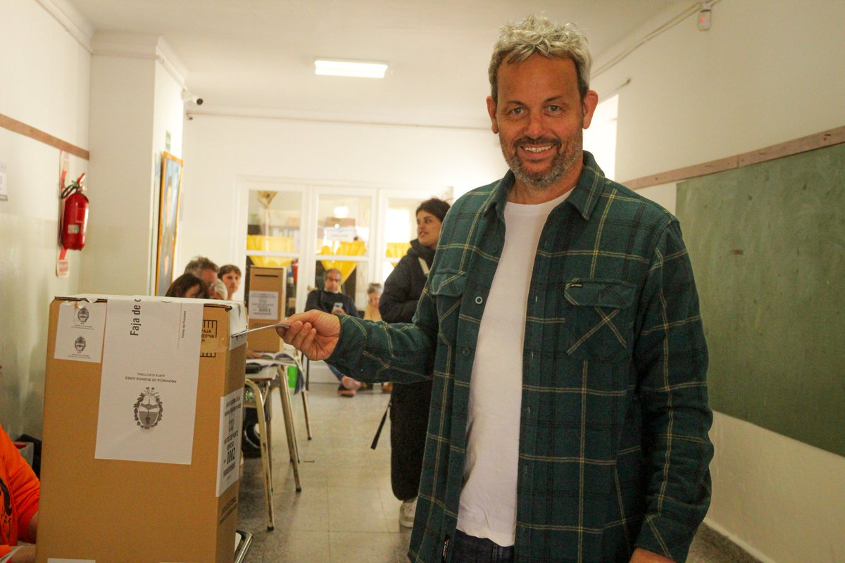 Ya voté. Misma escuela, misma mesa y mismo entusiasmo como en cada elección 🇦🇷

Quiero destacar el enorme aporte las Autoridades de Mesa, directivos y personal educativo, Guardia Urbana, Policía y el de los fiscales que forman parte de esta jornada democrática.

Feliz domingo!