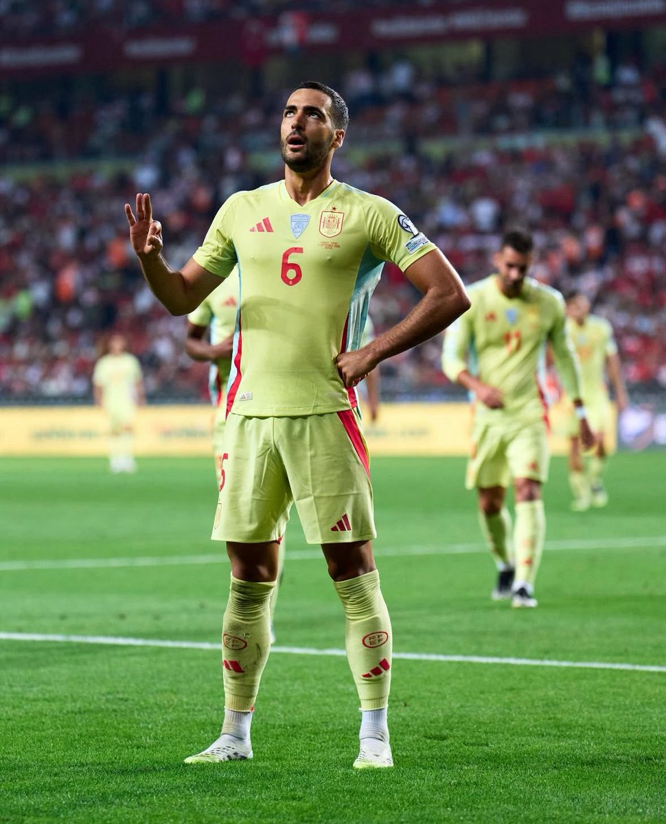 الحوت ميرينو هاتريك مع اسبانيا .

لاعب عظيم و مو طماع و راضي بالدكه و يستحق الاساسية على اوديقارد 👍🏼

للعلم اكثر وسط اوروبي سجل اهداف ب ٢٠٢٥ هو ميكيل ميرينو 🔥🔥