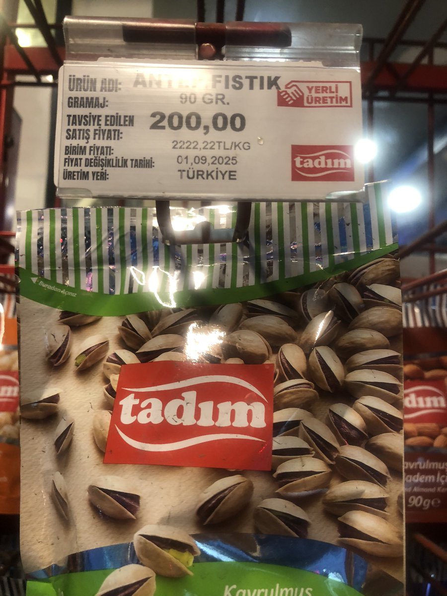90 gr Antep fıstığı 200.00 TL memleketimde üretilen bir ürünü niye halk pahalıya satıyorlar. Dünyada böyle üretim Yapıp halkına pahalı , yurt Dışı ülkelerde ucuza satan bir ülke olamaz. Esefle kanıyorum. #zam
