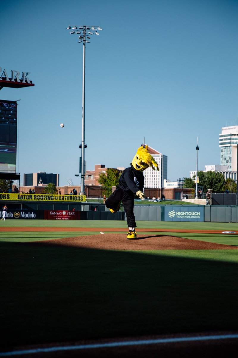 You ain’t touching my fastball 🔥 

Thanks to the <a href="/WindSurgeICT/">Wichita Wind Surge</a> for having me and <a href="/GoShockersCheer/">Wichita State Cheer</a> out at last night’s game. Always great catching up with my good friend, Windy 🤝