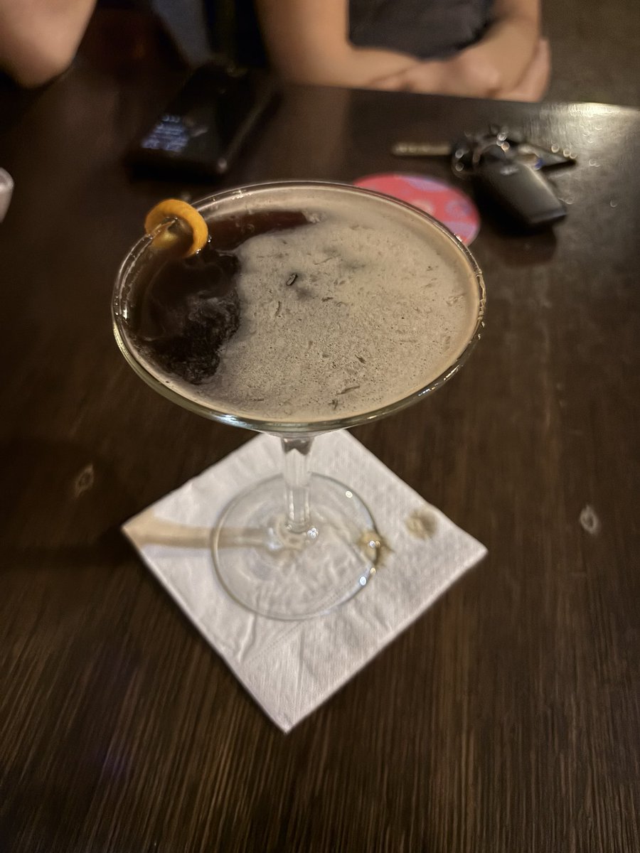 •בר צ׳ארלי חיפה•

יתרונות: נקי יחסית, יש נייר, יש נייר לניגוב ידיים, הקוקטייל חידת התפוז ממש ממש טעים
חסרונות: הרצפה טיפה רטובה, התא גדול מדי וזה מלחיץ, הם מנגנים משום מה שירים של סאות׳ פארק 

3.5/5