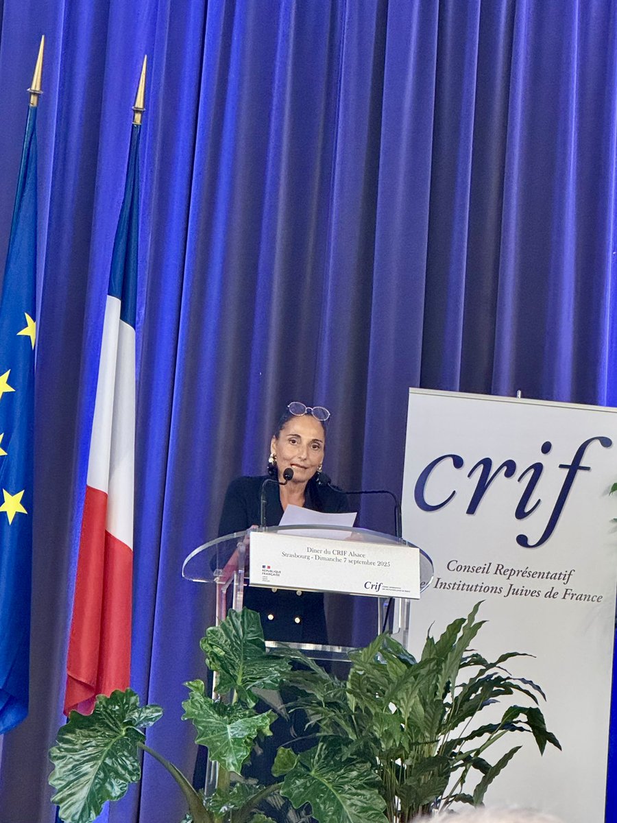 KlinkertBrigitt's tweet photo. J’ai participé ce soir au dîner du CRIF Alsace, désormais présidé par Sophie Cohen-Elbaz, à la suite de Pierre Haas.

Merci à @auroreberge qui, aux côtés du Président du @Le_CRIF @Yonathan_Arfi  a rappelé l'importance de notre engagement commun contre la haine antisémite.

Ensemble, nous devons continuer à défendre les valeurs de fraternité, de respect et d’égalité qui sont le socle de notre République.

Ma présence était un témoignage clair et simple :
👉 Les Juifs ne sont pas seuls.