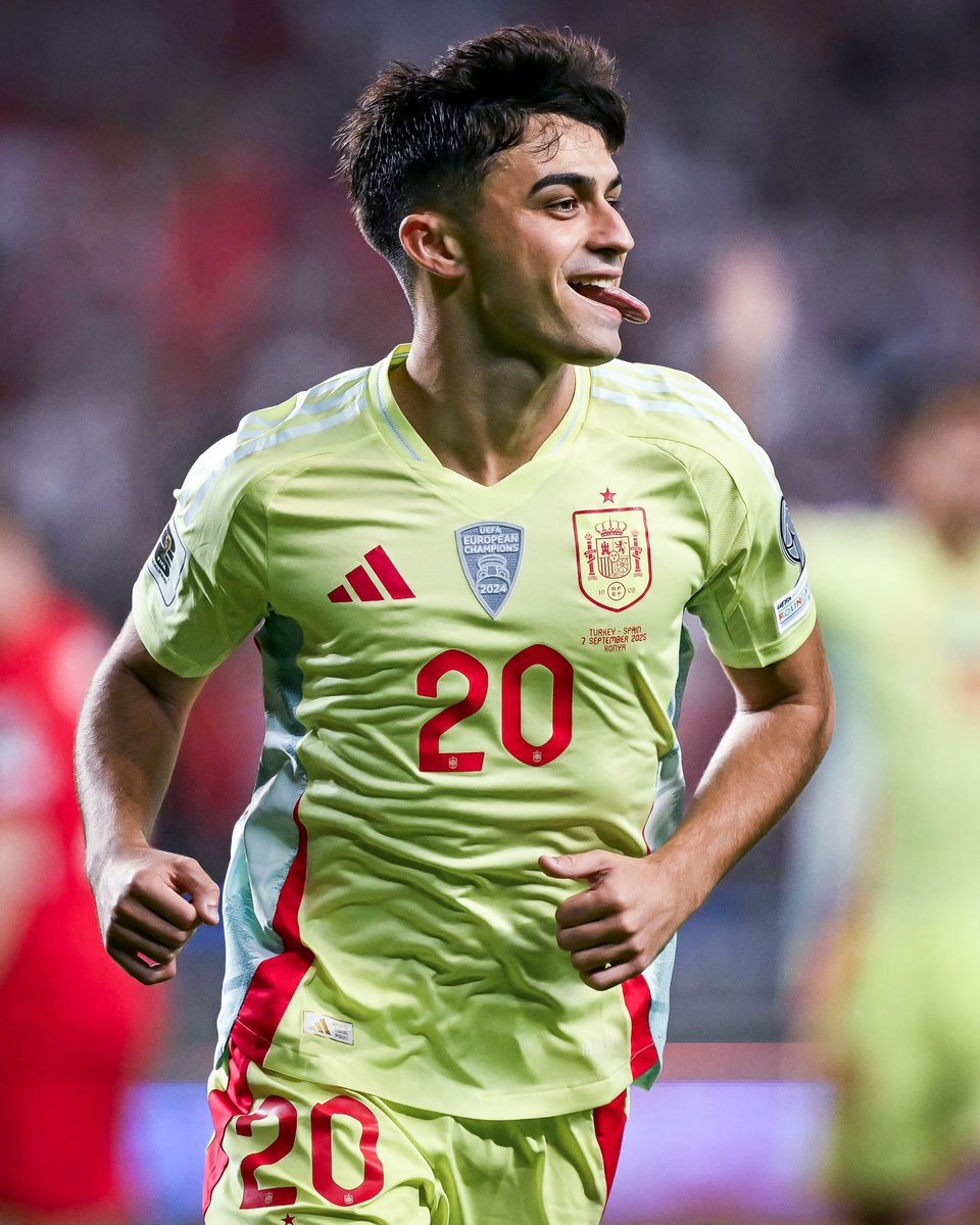 امتى هييجي اليوم اللي جماهير الكرة كلها هتقدّر بيدري، مش جماهير برشلونة بس؟
