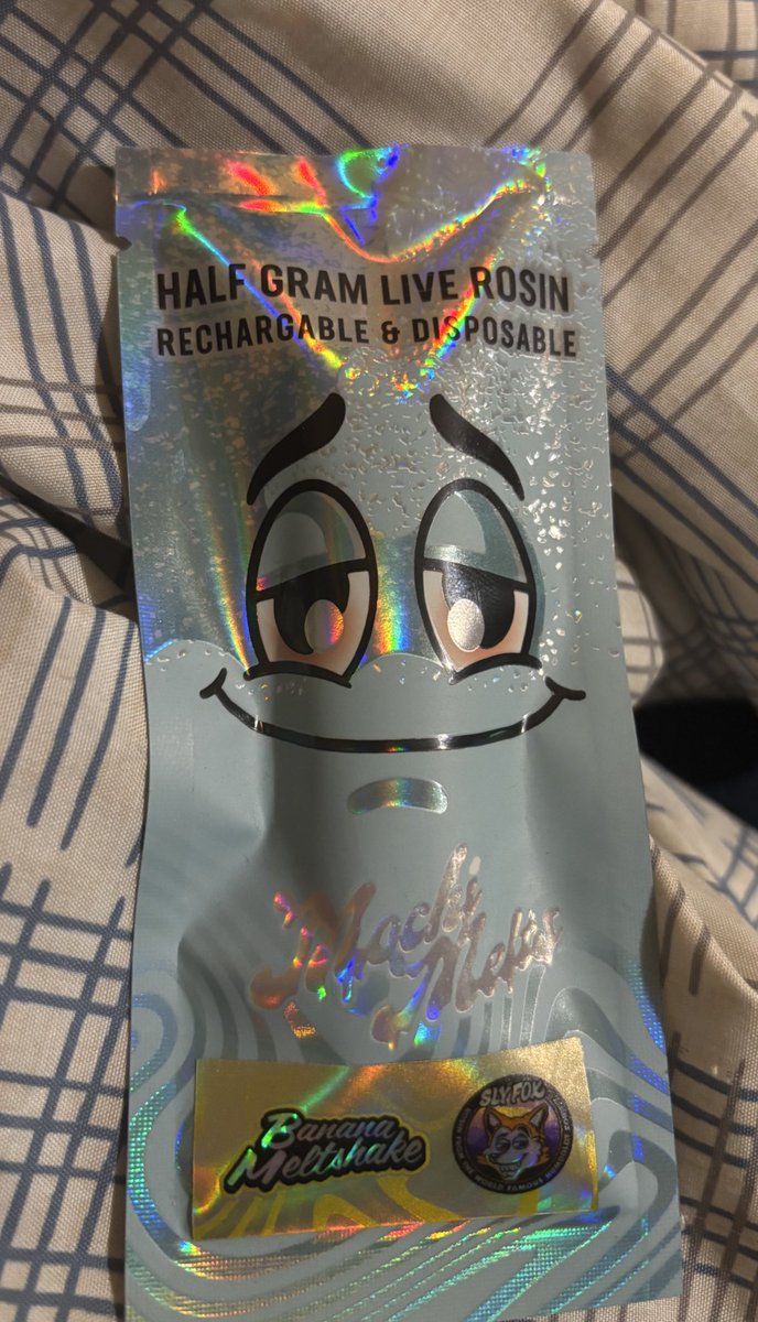 🎉GiVEAWAY🎉
One winner will receive a Banana Meltshake rosin pen by <a href="/MochiMelts710/">Mochi</a> … to enter:
1) like and repost this
2) make sure to be following myself &amp; <a href="/MochiMelts710/">Mochi</a> 
3) tag 5 friends who might like a mochi pen 🖊️ 
4) smile and be happy
Winner is drawn a week from today!