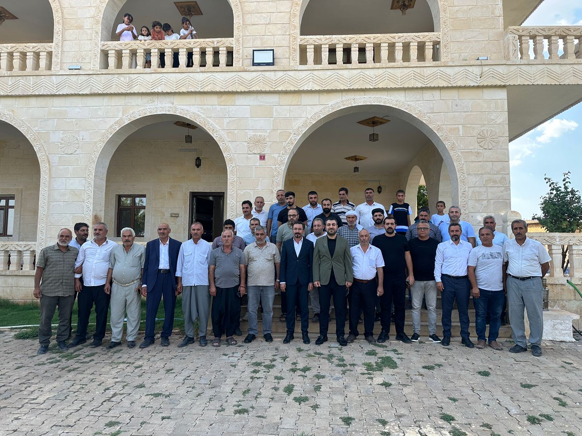 AKParti İlçe Başkanımız Sn. Av.Orhan Çelik ve Başkan Yardımcılarını Ergün(köyü) mahallemizde hazır köy sakini akrabalarımızla ve muhtarımızla misafir ettik.İlçe başkanlığımıza bu nazik ziyaretleri için teşekkür ederiz.