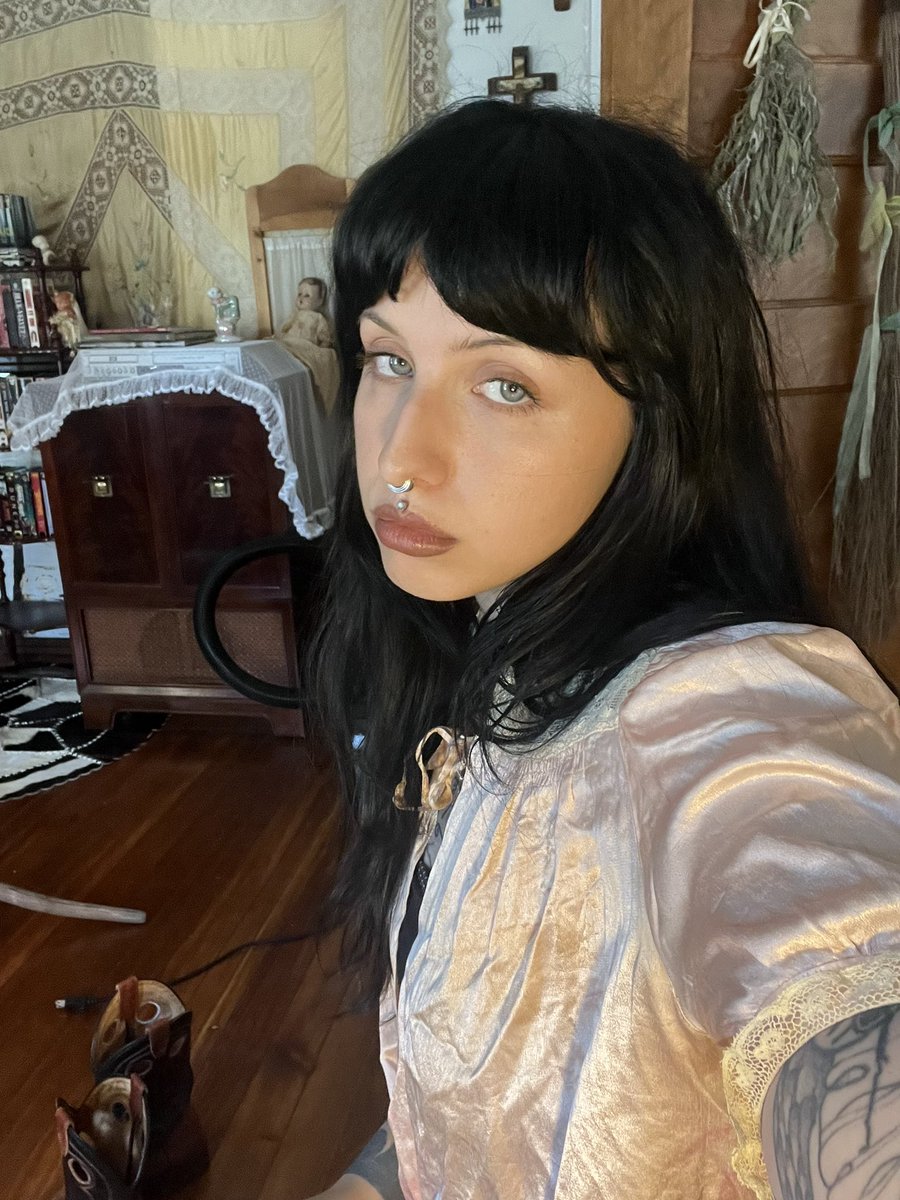 Lexi (@dronealtar) on Twitter photo 