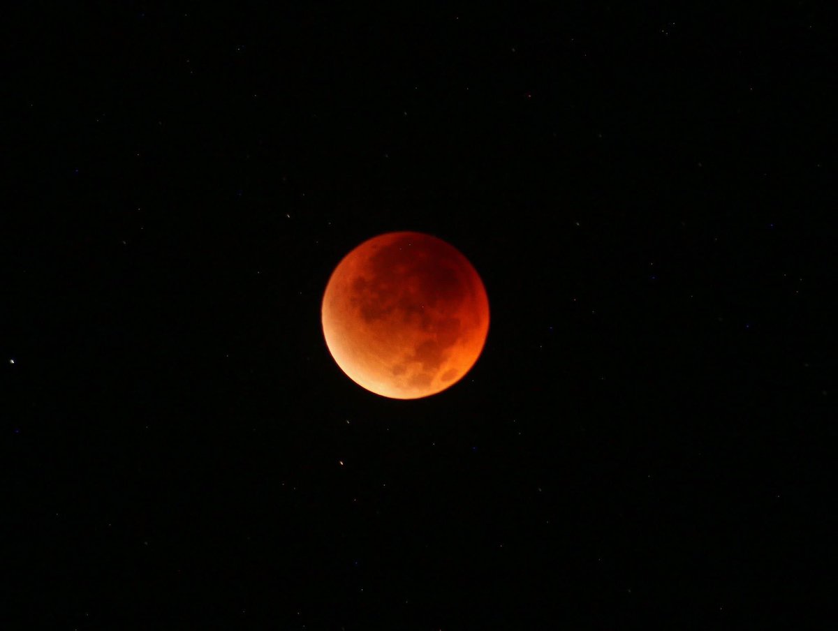 jenniekimbrasil's tweet photo. Hoje fazem 6 meses que o #Ruby foi lançado, em 7 de março. Curiosamente, hoje, 7 de setembro, também é quando um fenômeno raro acontece: a Blood Moon (Lua de Sangue). 🩸♥️🔴
Feliz 6 meses do álbum do ano! ❤️🔥
Stream: https://t.co/rJYWA651t8
ctto.
#JENNIE #제니 @jennierubyjane @oddatelier @Jennie_HQ
