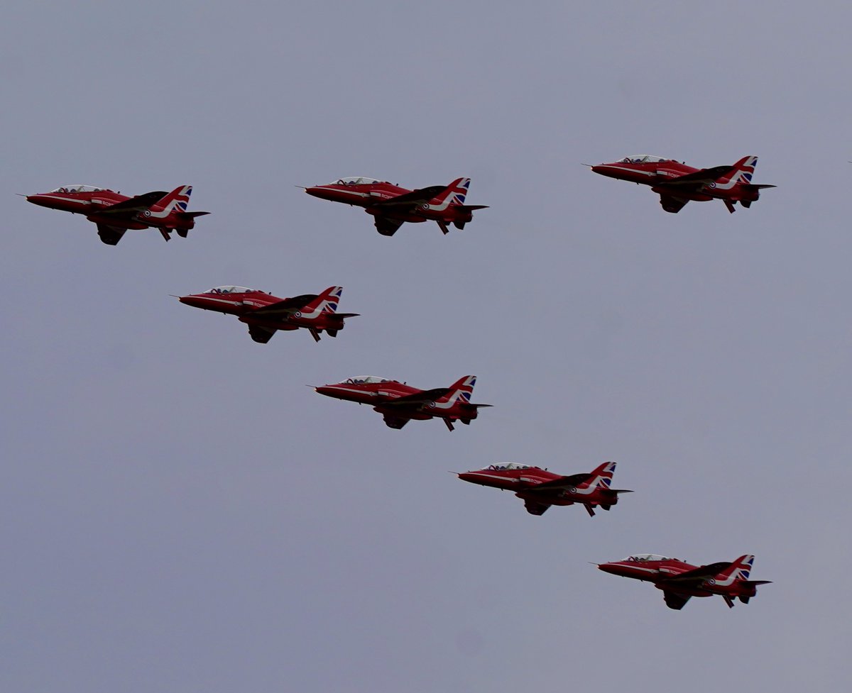 nadski65's tweet photo. The Red Arrows carve poetry into the sky — speed, precision, and beauty written in smoke and colour. 📷📷📷
#redarrows #redarrowsdisplayteam #northumberland #GreatNorthRun #nikon #nikonphotography @UKNikon https://t.co/Qe4XJnEGbp