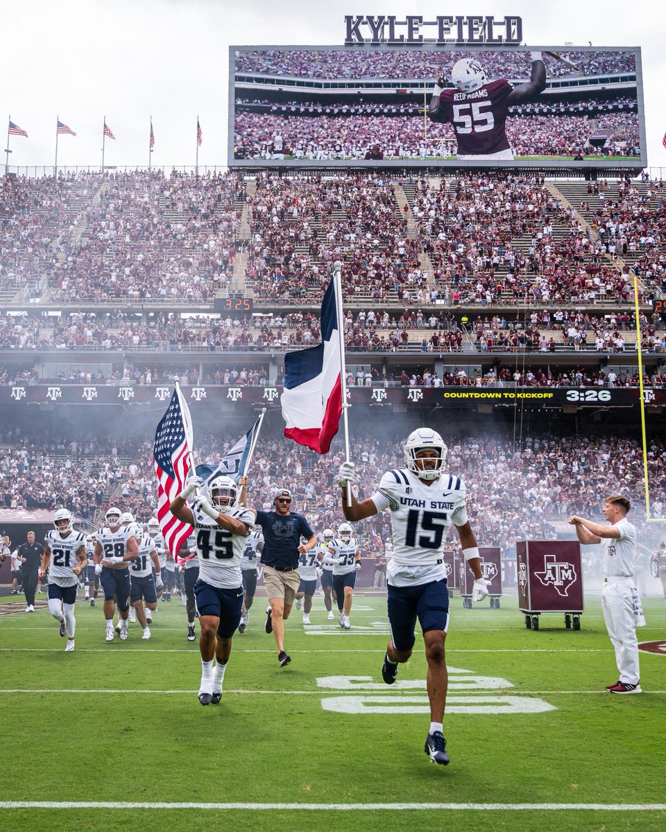 USUFootball's tweet photo. Yesterday’s flag runner was NFL vet and Aggie Football alum @p_scales! We love seeing our former Aggies back with us!!🤘

#AggiesAllTheWay https://t.co/NygfsC6hpS