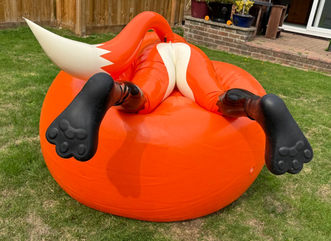 Bottoms up!
📷 <a href="/Polytherian/">Flux - 🇨🇦 🇬🇧 🔜 ScotiaCon</a>