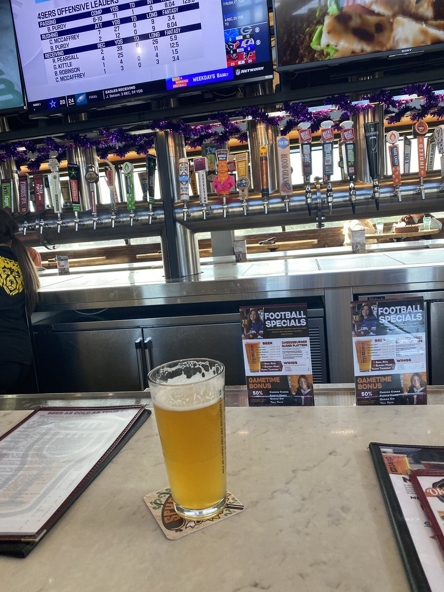 KentEmerson's tweet photo. Sunday football, 80 taps, and the old man in town. Already took tomorrow off 🤝 https://t.co/SeM3aiVx1p