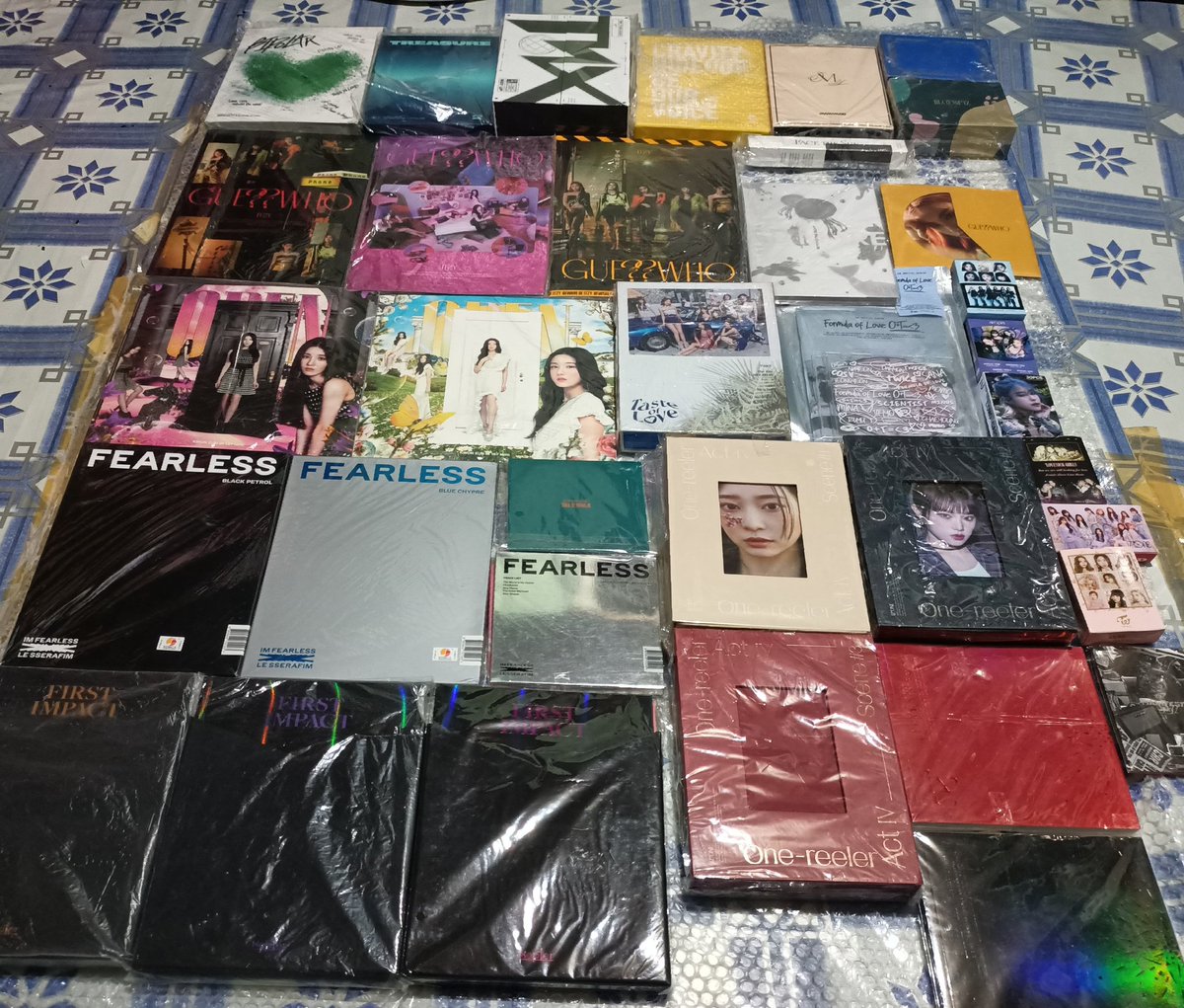 winter_sell's tweet photo. strictly selling as set, 10k take all na 

rfs: need funds for emergency purposes

kasama na dyan yung mga photocards na meron ako 
#blackpinklightstick #izonelightstick #itzy #izone #blackpink #lesserafim #kwoneunbi #mamamoo #twice #newjeans #kepler #ive #treasure #epex https://t.co/Rtv2QfIrjF