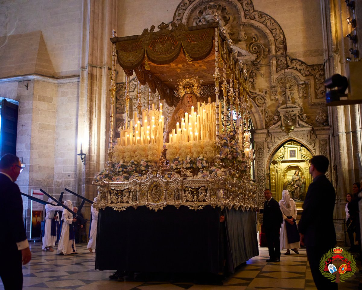 🟦 Hoy, 8 de septiembre, celebramos la Festividad de la Natividad de la Virgen María.

«Hoy nace una clara estrella,
tan divina y celestial,
que, con ser estrella, es tal,
que el mismo sol nace de ella».

(Himno I de la Natividad de la Virgen)

📸  <a href="/soymiguelfer/">Miguel Navarro</a>

#LosNegritos25