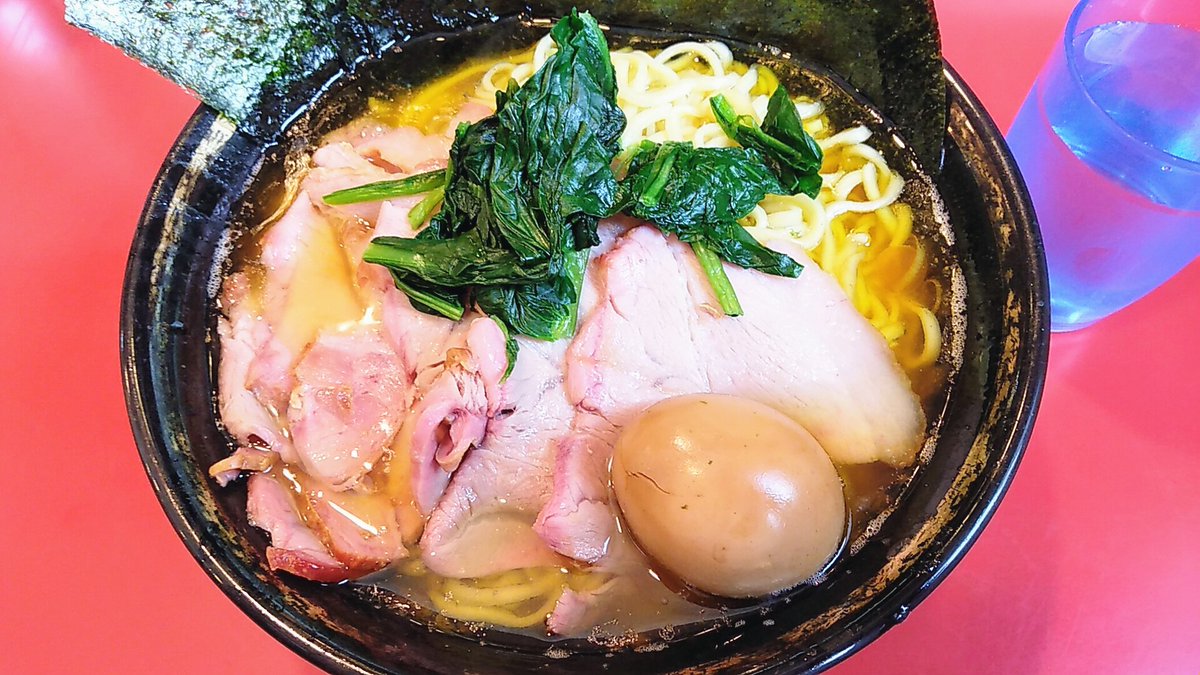 名店で極旨ラーメン🍜を
頂きました😊😊💕

家系総本山 吉村家🍜
@横浜市 西区 岡野
チャーシュー麺大盛り1230円
味玉70円
海苔増しサービス✨

妻ちゃんと一緒に😋😋💕

家系最高峰の極旨
1stロットで雑味が無く
旨味が濃い究極
極旨ラーメン🍜😋😋💕
2人で昇天しました😍😍

ご馳走様でした🙇🙇