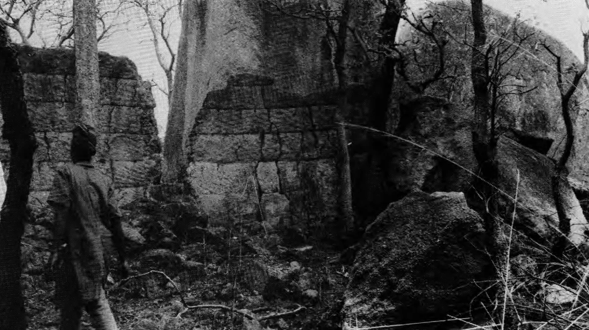 City walls of Oyo-ile 

africanhistoryextra.com/p/the-city-sta…