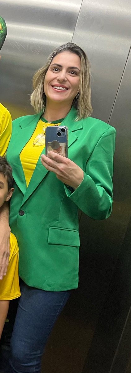 ChrisPonzo79's tweet photo. @LucianoHangBr Prima do “Véio” da Havan 🥰 https://t.co/jPV8SfkbgG