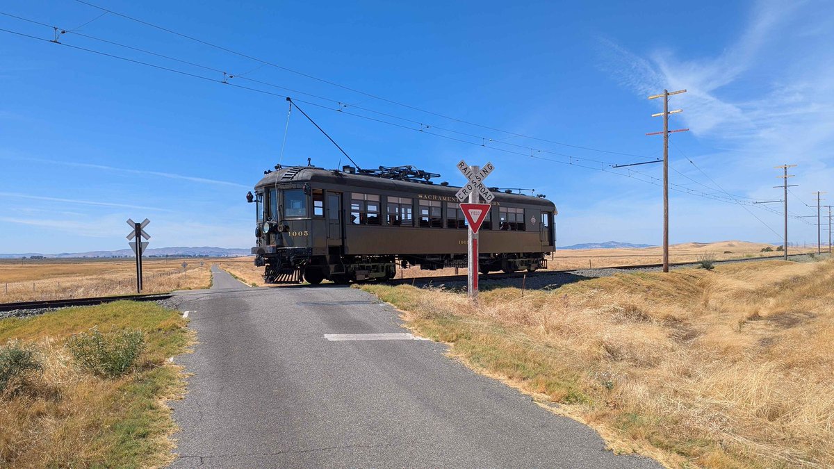 BAERA_WRM's tweet photo. ⚡️Check out what's running today! ⚡️

The crown jewel of our collection, 113-year old Sacramento Northern #1005, is handling all of our Interurban trips today!

Soaring through the countryside on home rails, riding this elegant car is a historic experience like no other. https://t.co/hgGR1GrAAh