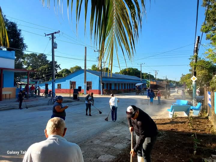 DeibiCruz2925's tweet photo. Trabajo cumunitario integrado por nosotros mismos. 
Circunscripción 9, bloque  39 de la Federación de Mujeres Cubanas. 
@TeresaBoue 
@YaneidysPrezCr1
@Alfredo68546423 
@Wilian_Proenza https://t.co/RqYoPyG20O