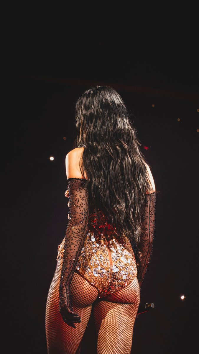 updatedlipa's tweet photo. dua lipa, radical optimism tour, 2025 https://t.co/r80g8zAyEj