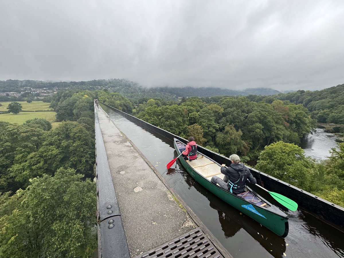 evohopp's tweet photo. Paddling into the sky this afternoon! Pontcysyllte Aqueduct (highest in the world), near llangollen, Wales 🏴󠁧󠁢󠁷󠁬󠁳󠁿 https://t.co/IxU3M1kpYr