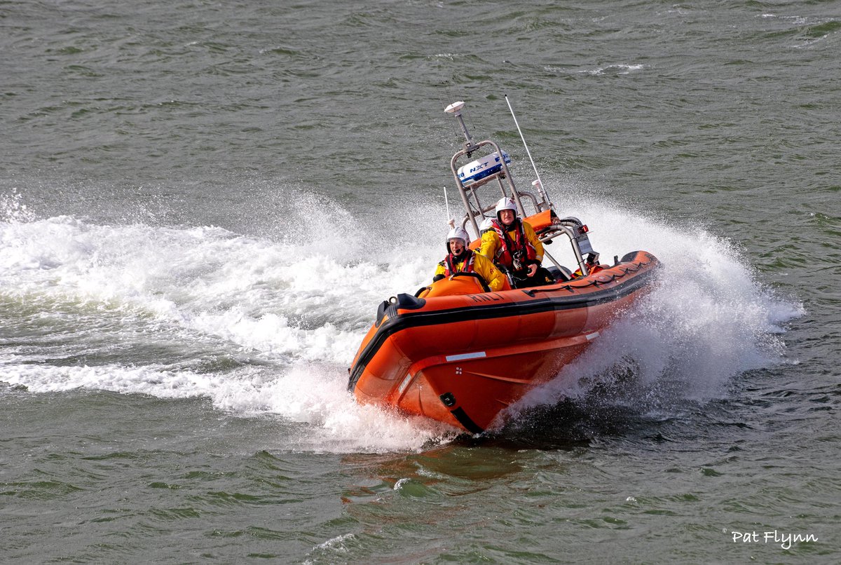 The <a href="/KilrushRNLI/">KilrushRNLI</a> lifeboat returning to base after a shout in the Shannon Estuary this morning. Successful tasking and well done to all the other agencies involved.
