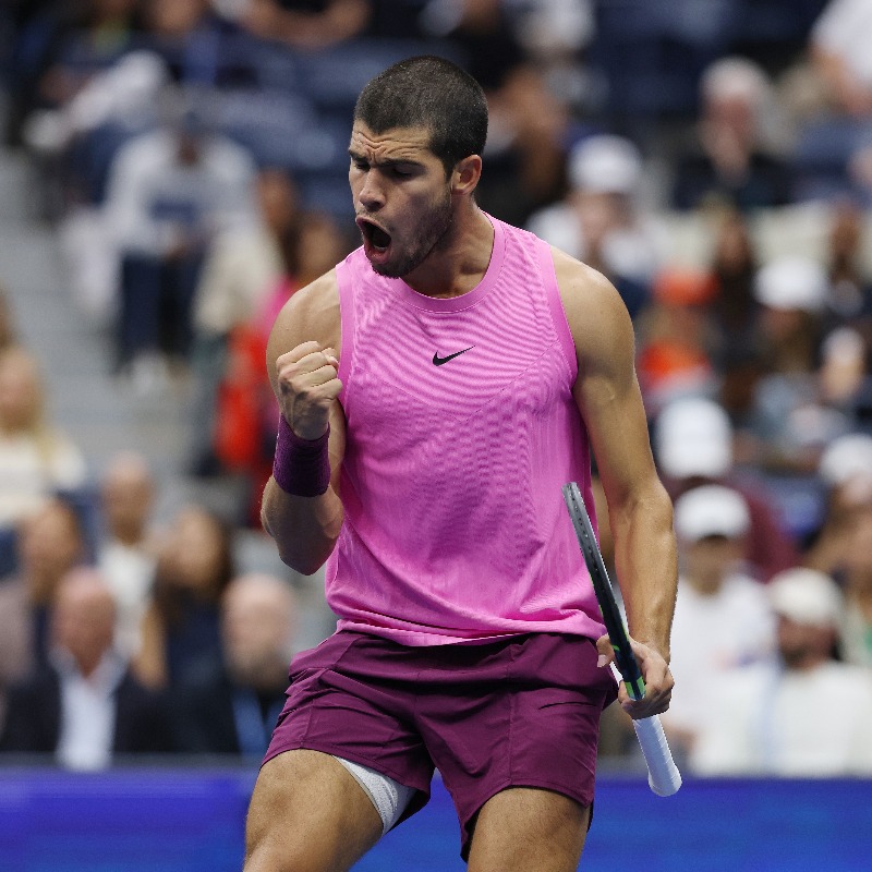 ATPTour_ES's tweet photo. 𝐓𝐑𝐎𝐍𝐎 𝐑𝐄𝐂𝐔𝐏𝐄𝐑𝐀𝐃𝐎 𝐄𝐍 𝐍𝐔𝐄𝐕𝐀 𝐘𝐎𝐑𝐊 🏆👑

🇪🇸 @carlosalcaraz vence a Sinner (6-2, 3-6, 6-1, 6-4) para ganar el 6º Grand Slam de su carrera y volver a ser No. 1 del mundo.

@usopen | #USOpen
