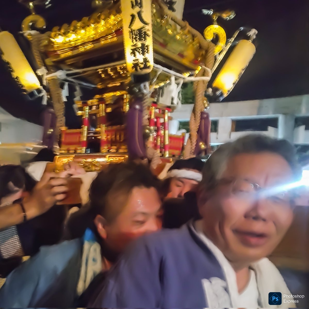 mayor_watanabe's tweet photo. 7日、地元の萩山八幡神社の #お祭り に参加し、#神輿 を担がせていただきました。
今回から神輿渡御のコースが変更され、現在整備中で今月末にはフルオープン予定の萩山公園にも神酒所が設けられました。
新たな公園を起点に、萩山町にも賑わいと交流が生まれてくることを期待したいです。
#東村山市長 https://t.co/DqMHyWNJSJ