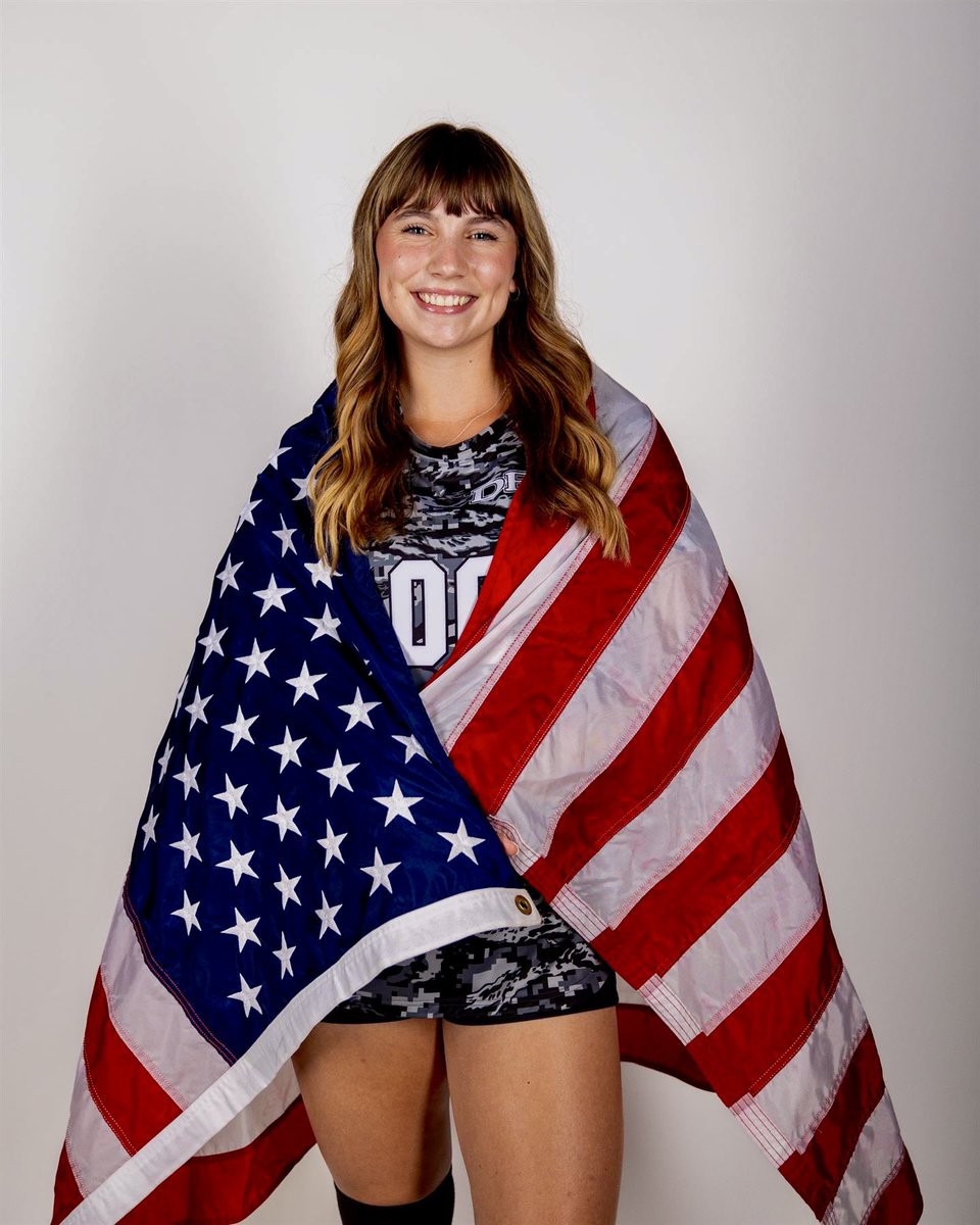 Snjkeeper1's tweet image. Senior year is finally here ❤️🤍💙⚽️