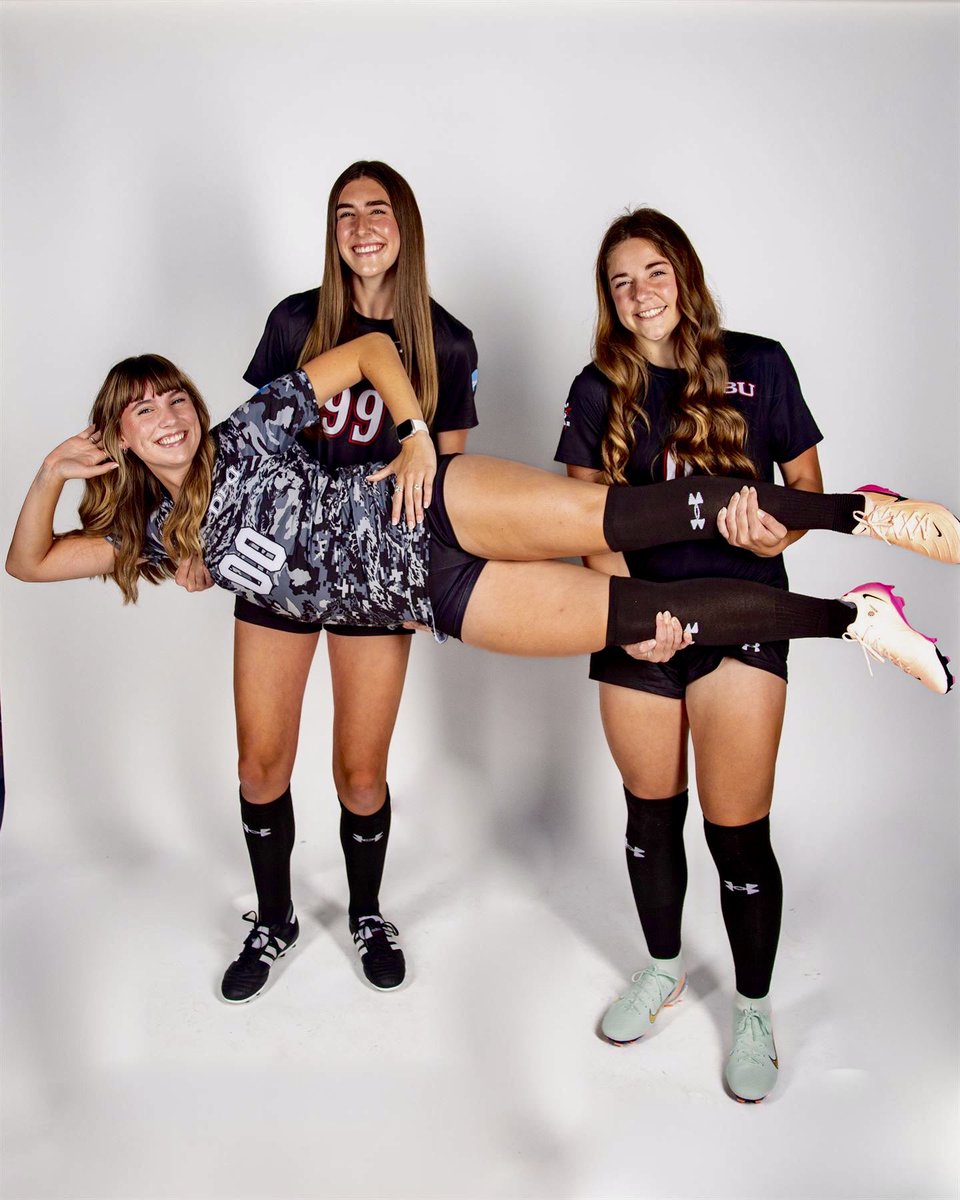 Snjkeeper1's tweet image. Senior year is finally here ❤️🤍💙⚽️