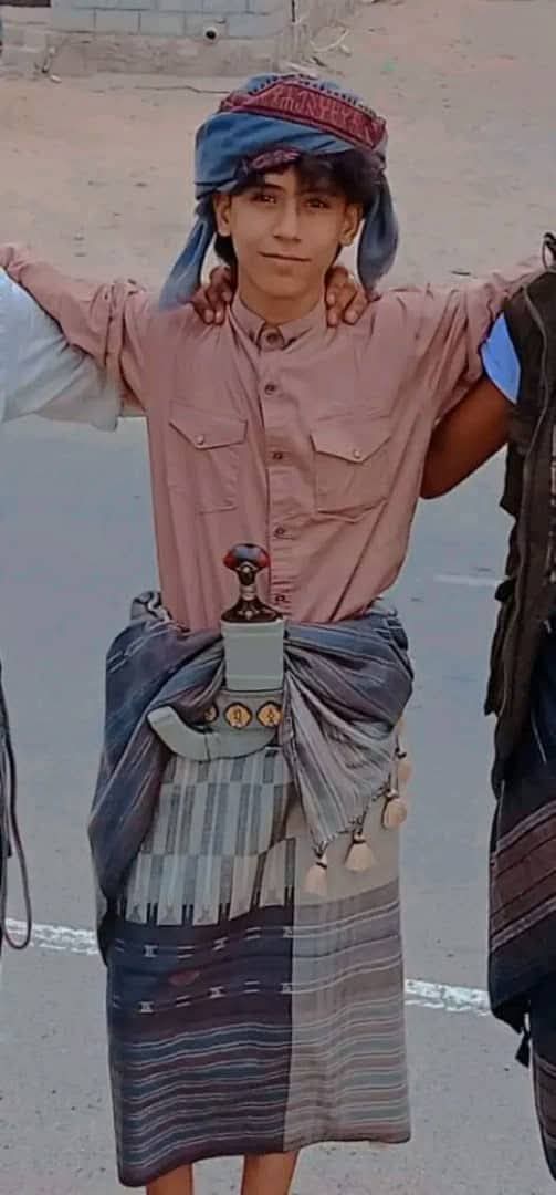 تعميم على من يجد هذ الشخص يبلغ عليه اي جهه أمني مطلوب حيث وهو قت ل شخص اثنا شجار داخل زنجبار 
الشخص من المناطق الشماليه 
والمقتول من ابين