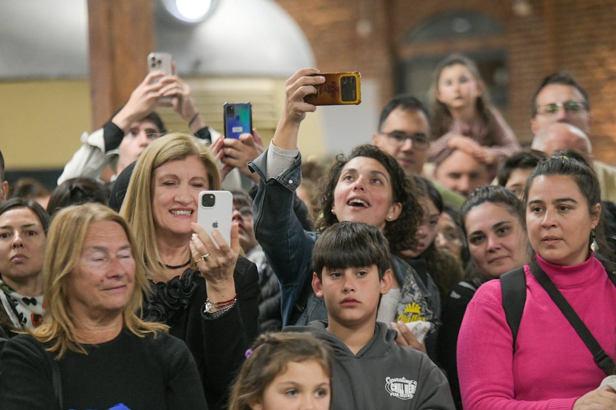 rosarioromeroOK's tweet photo. Nos emociona ver cómo este espacio, renovado y lleno de vida, vuelve a abrir sus puertas para que la cultura, la creatividad y el encuentro de todos los paranaenses tengan un lugar especial en la ciudad. https://t.co/zI3CboqsUR