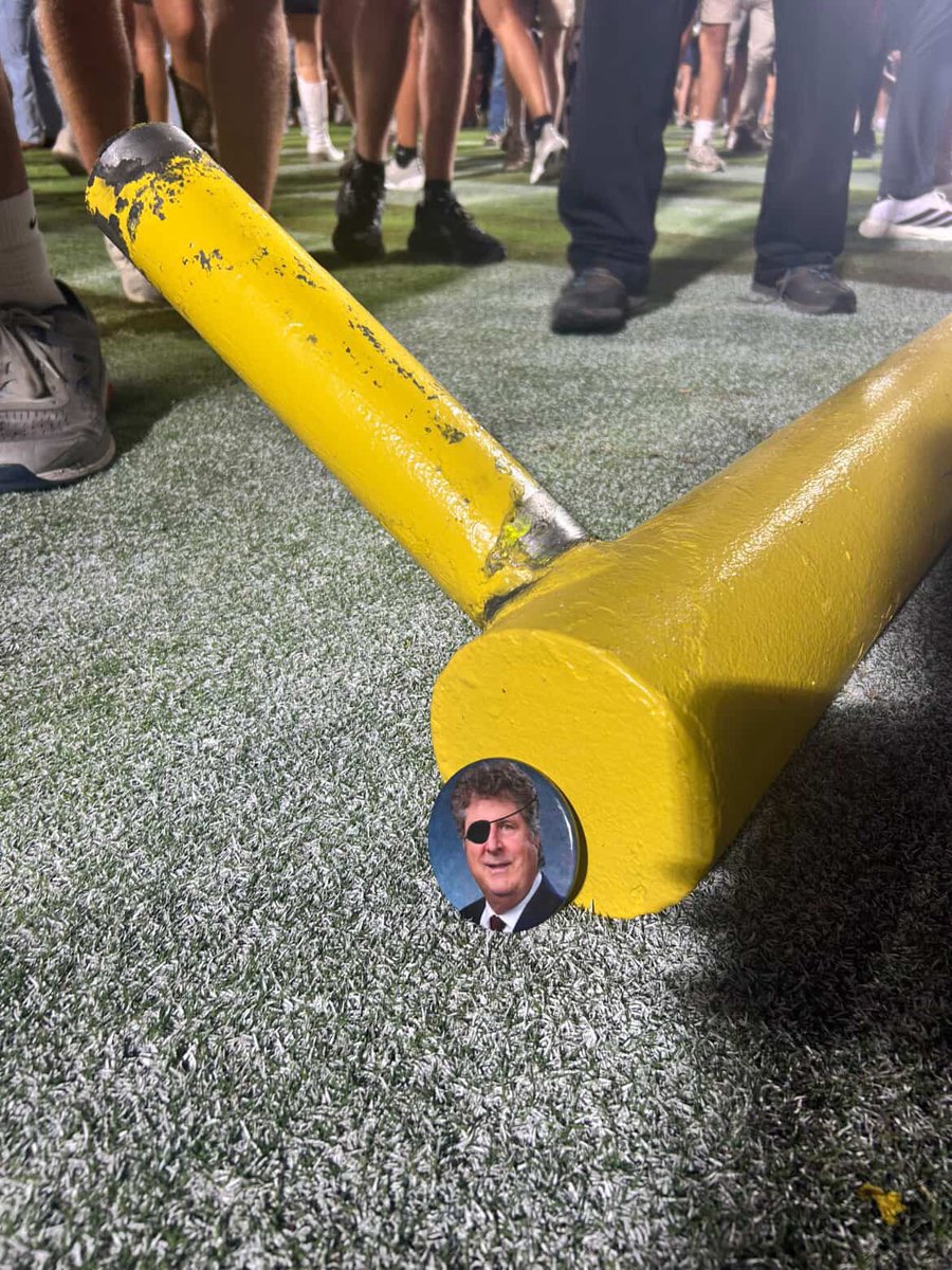 Hail State Stool tweet media