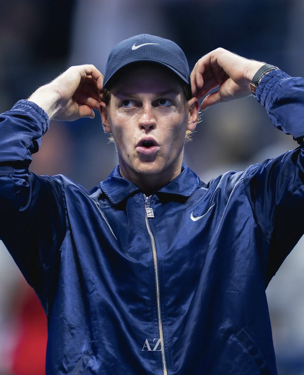 Sei il nostro orgoglio.
4 slam vinti.
65 settimane da primo in classifica.
Hai scritto la storia di questo sport.
Tutto ciò a 24 anni.
Grazie Jannik.
#Sinner

#sinneralcaraz #USOpen