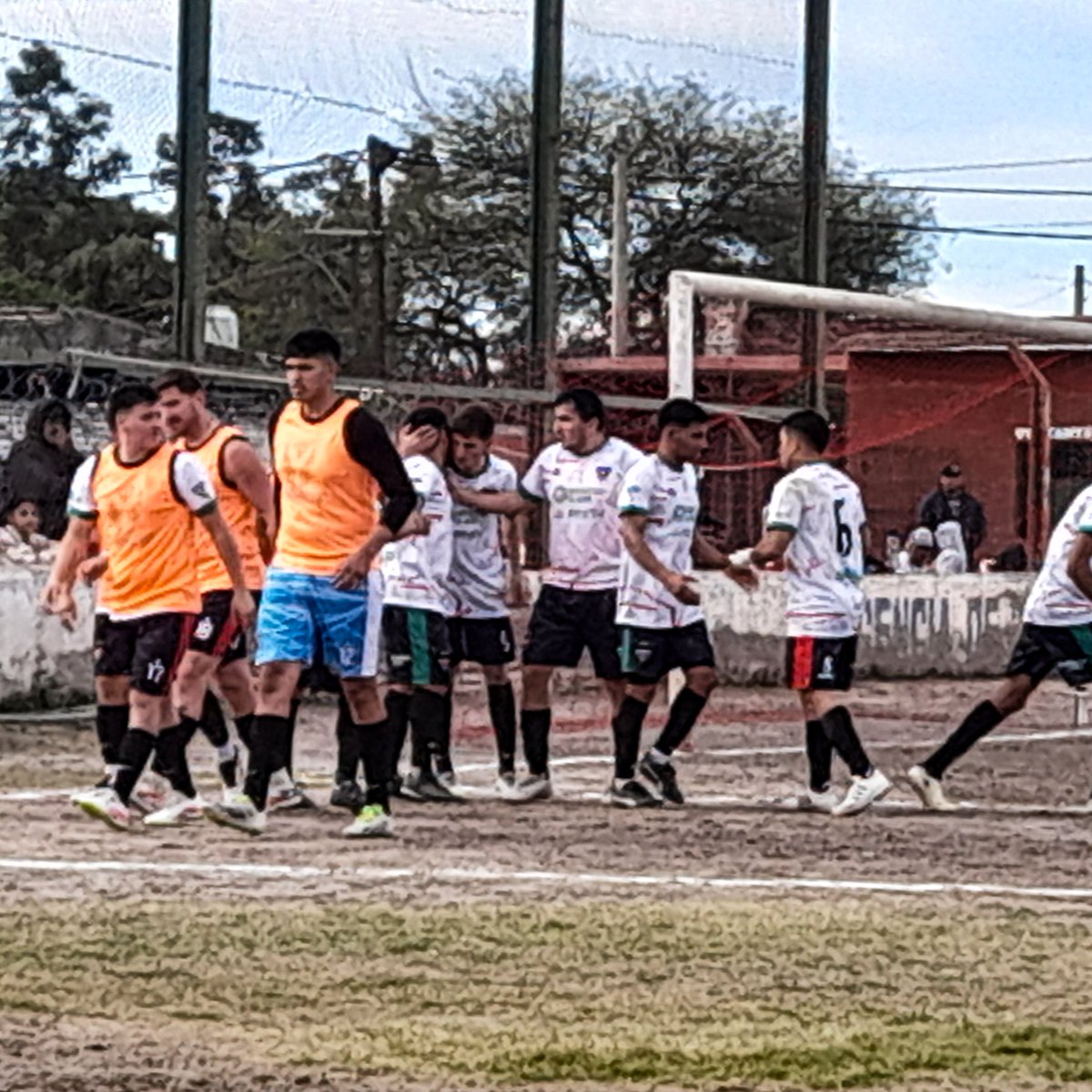 Final del partido
Inde 2 - 1 Villa Union
Pereyra y Carrizo los goles de Inde  
#RojoyVerde querido🔴🟢🔴🟢🔴