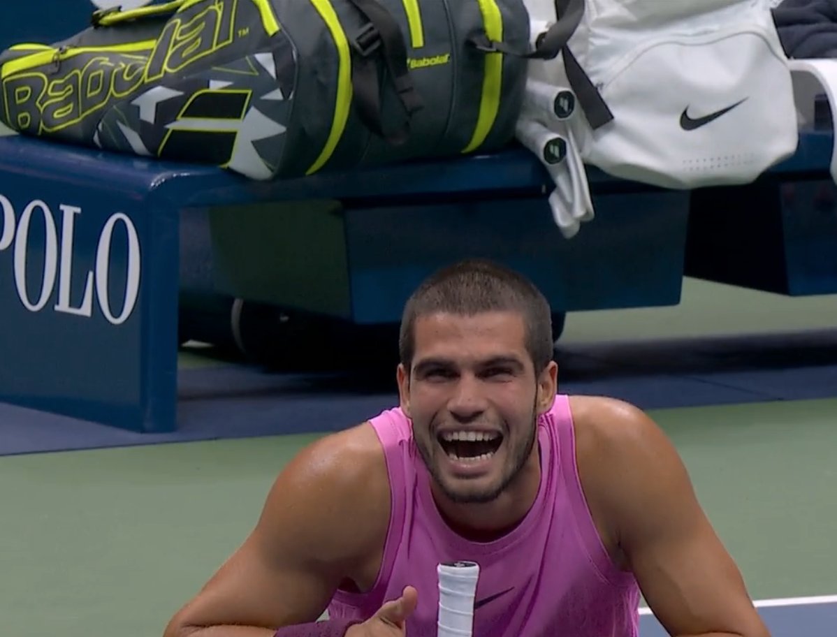 El Rey De Nueva York, de nuevo, Carlito En Fuego 🔥🔥

Carlos Alcaraz, 6 Slams at JUST AGE 22!!

Greatest 22 year old ever! #usopen #atp 

x.com/usopen/status/…
